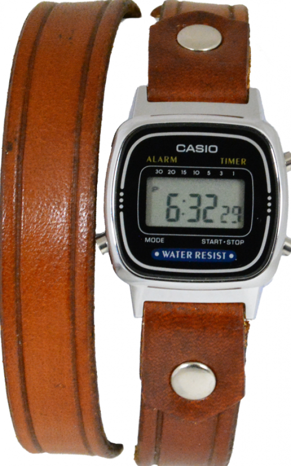 Jam digital dengan tali kulit berlapis